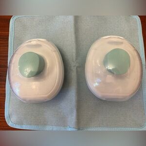 COPY - Gently used Willow Go Pump and Storage Bag